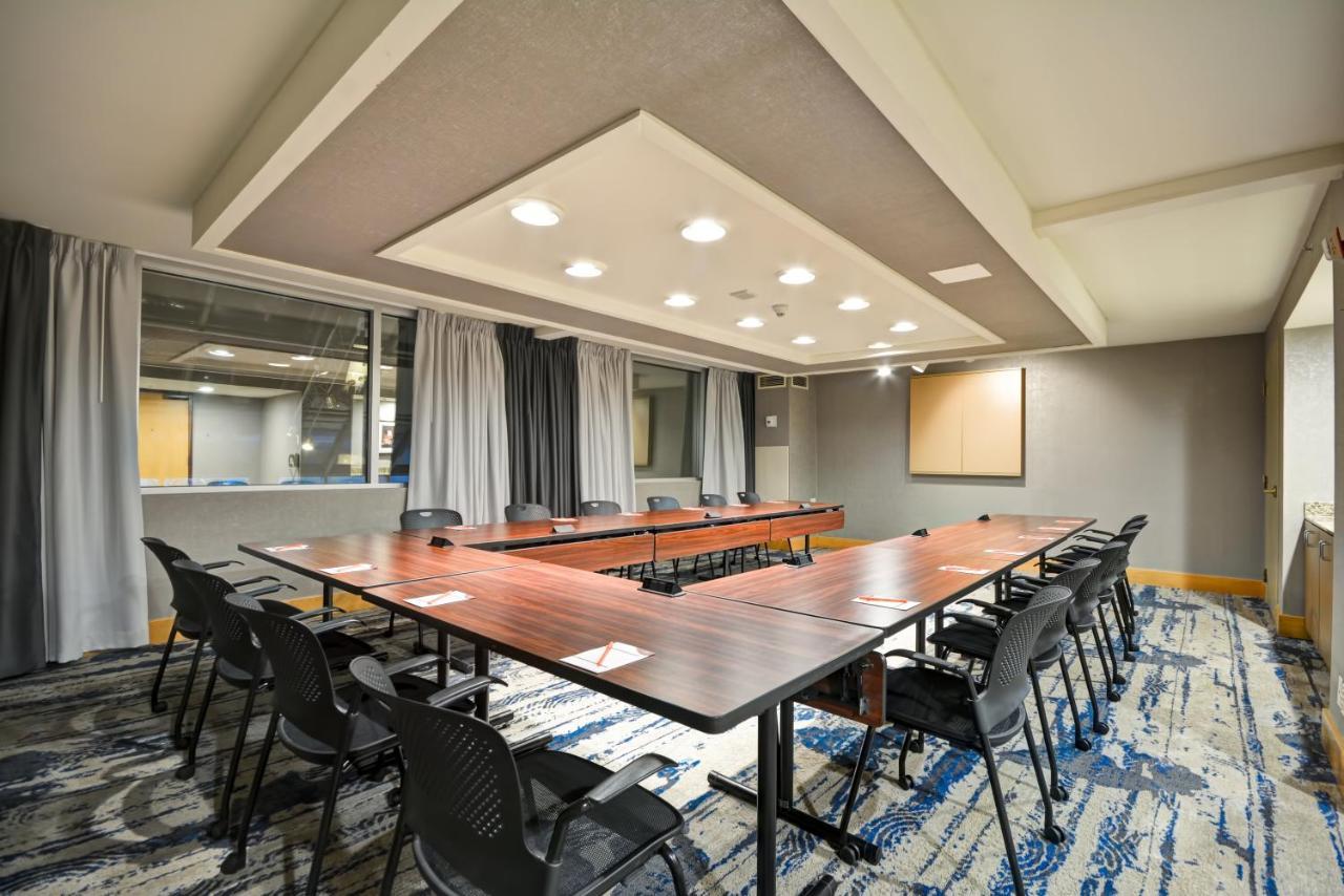 Crowne Plaza Tulsa Hotel Southern Hills Eksteriør bilde