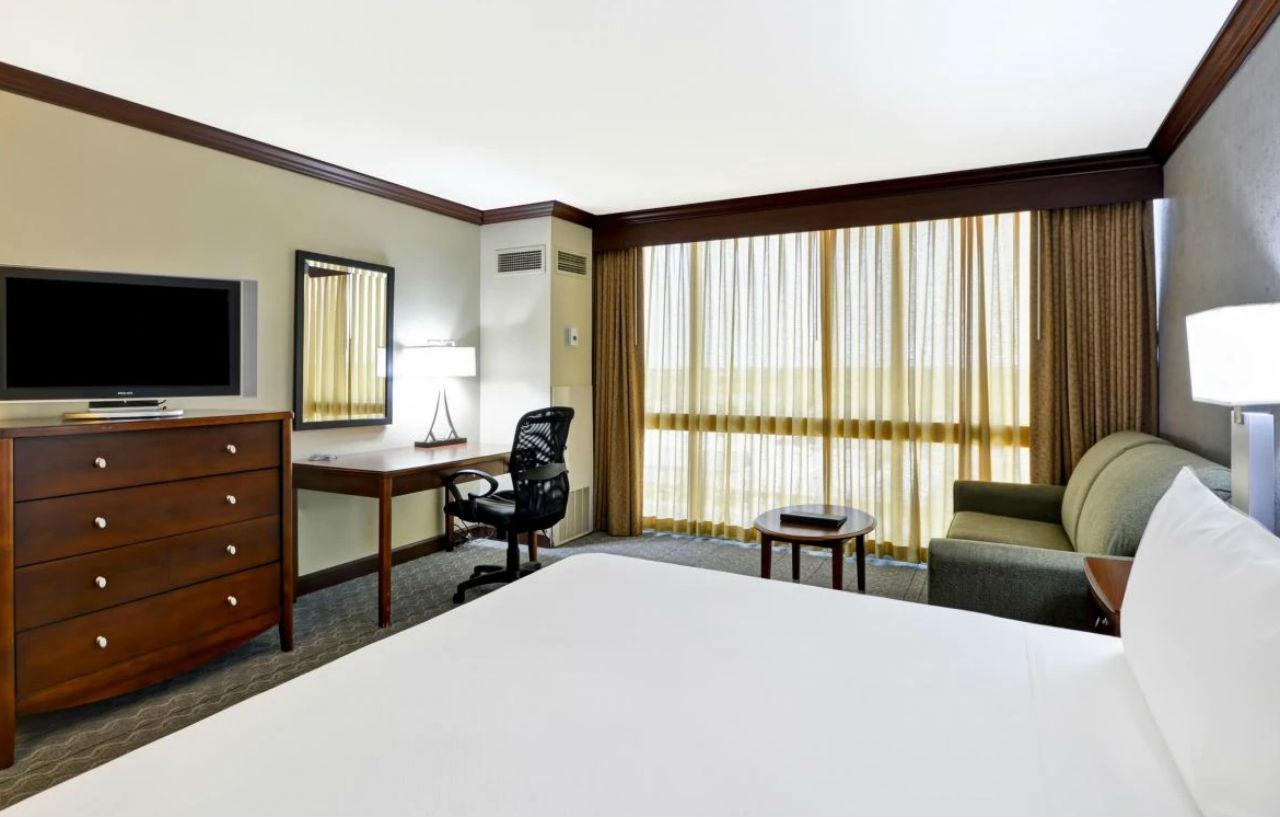 Crowne Plaza Tulsa Hotel Southern Hills Eksteriør bilde